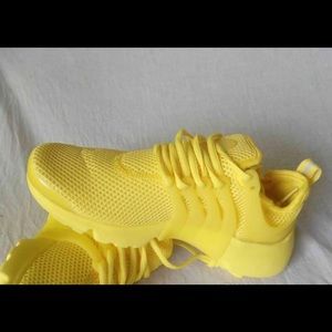 Sneakers comes in different colors